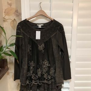 Long sleeve blouse with flower design in front